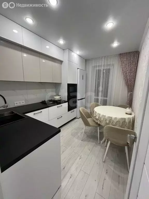 3-комнатная квартира: Набережные Челны, улица Аделя Кутуя, 8 (69.7 м) - Фото 1