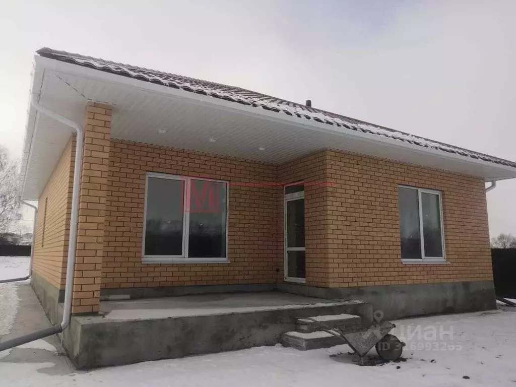 Дом в Белгородская область, Старооскольский городской округ, с. ... - Фото 1