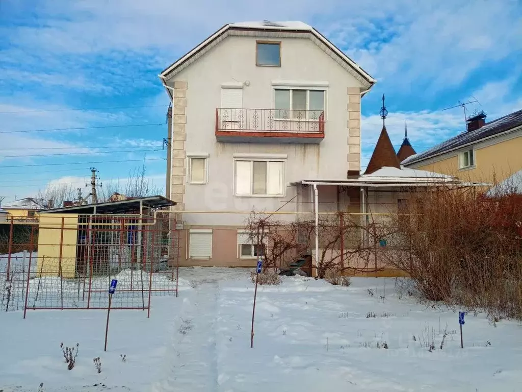 Дом в Саратовская область, Энгельс Лунная ул., 37А (302 м) - Фото 0