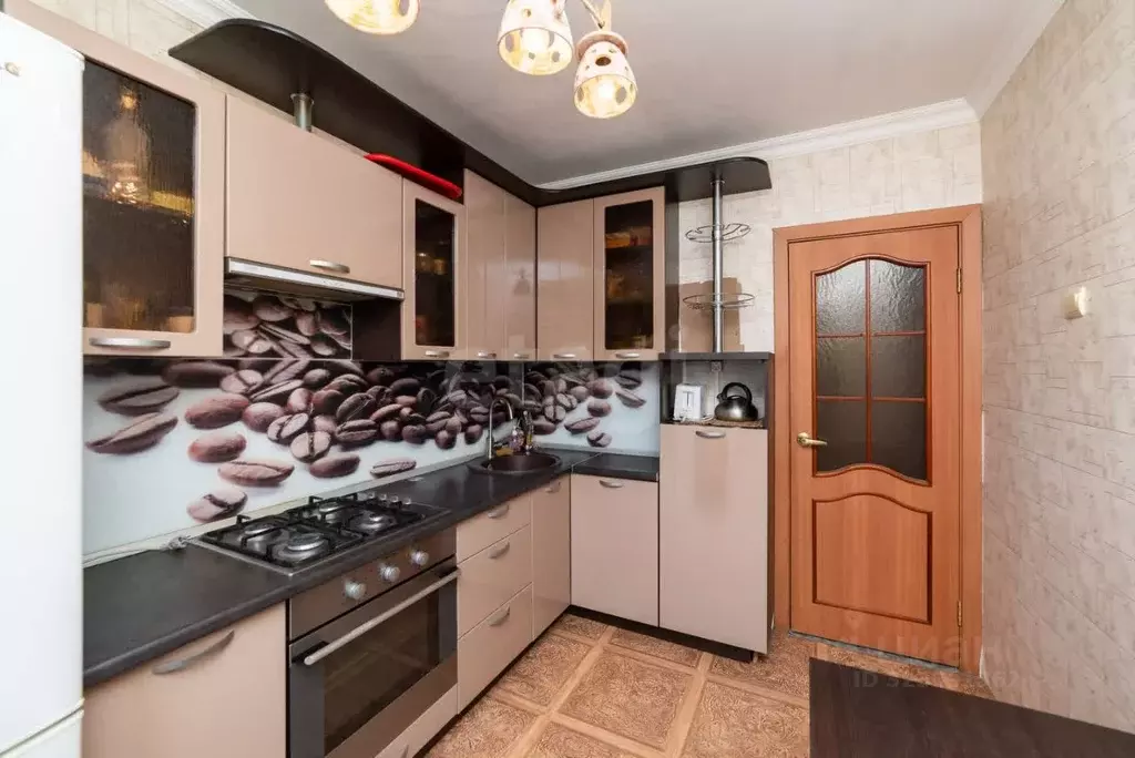 3-к кв. Курганская область, Курган Заозерный жилрайон, 5-й мкр, 1 ... - Фото 1