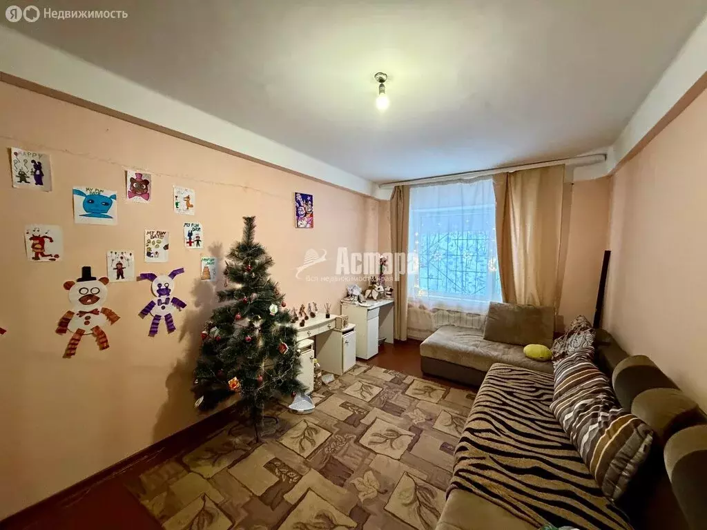 3-комнатная квартира: посёлок городского типа Атамановка, улица ... - Фото 1