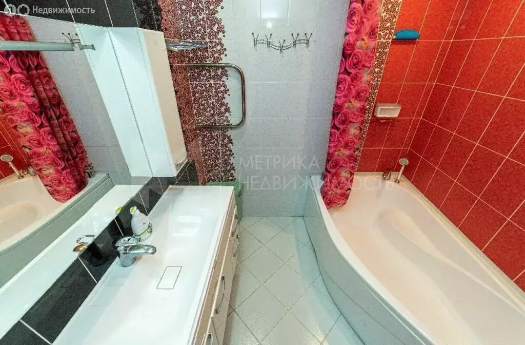 3-комнатная квартира: Тюмень, улица Муравленко, 3 (75 м) - Фото 1