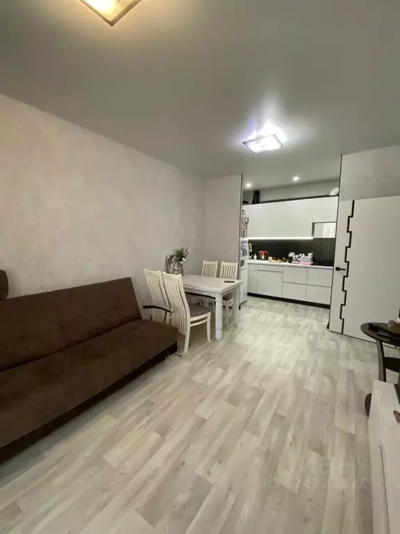 3-к кв. Волгоградская область, Волгоград ул. Тюленева, 13 (55.0 м) - Фото 2