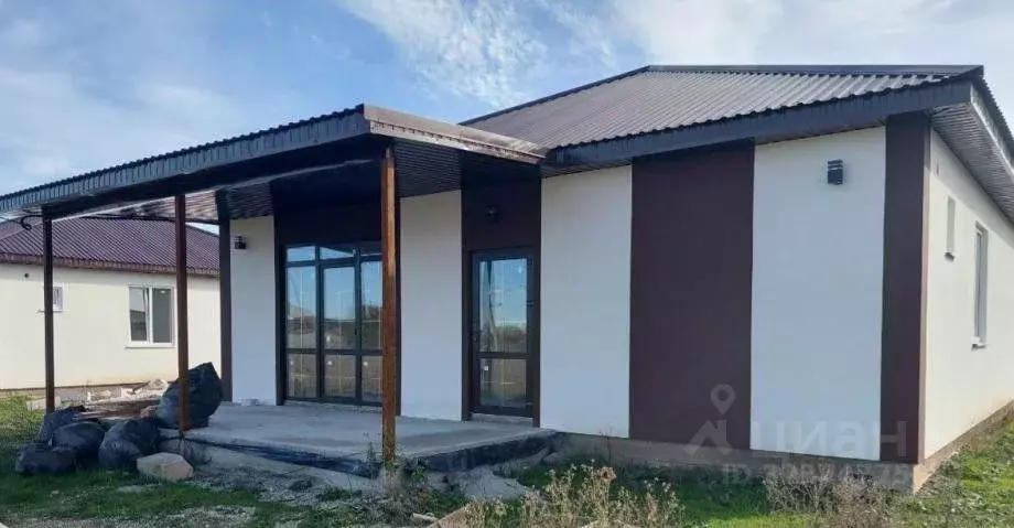 Дом в Крым, Симферопольский район, с. Урожайное ул. Мира (110 м) - Фото 1