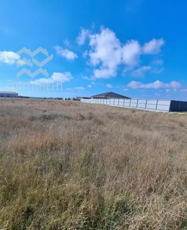 Участок в Крым, Черноморский район, Окуневское с/пос, с. Знаменское ... - Фото 1