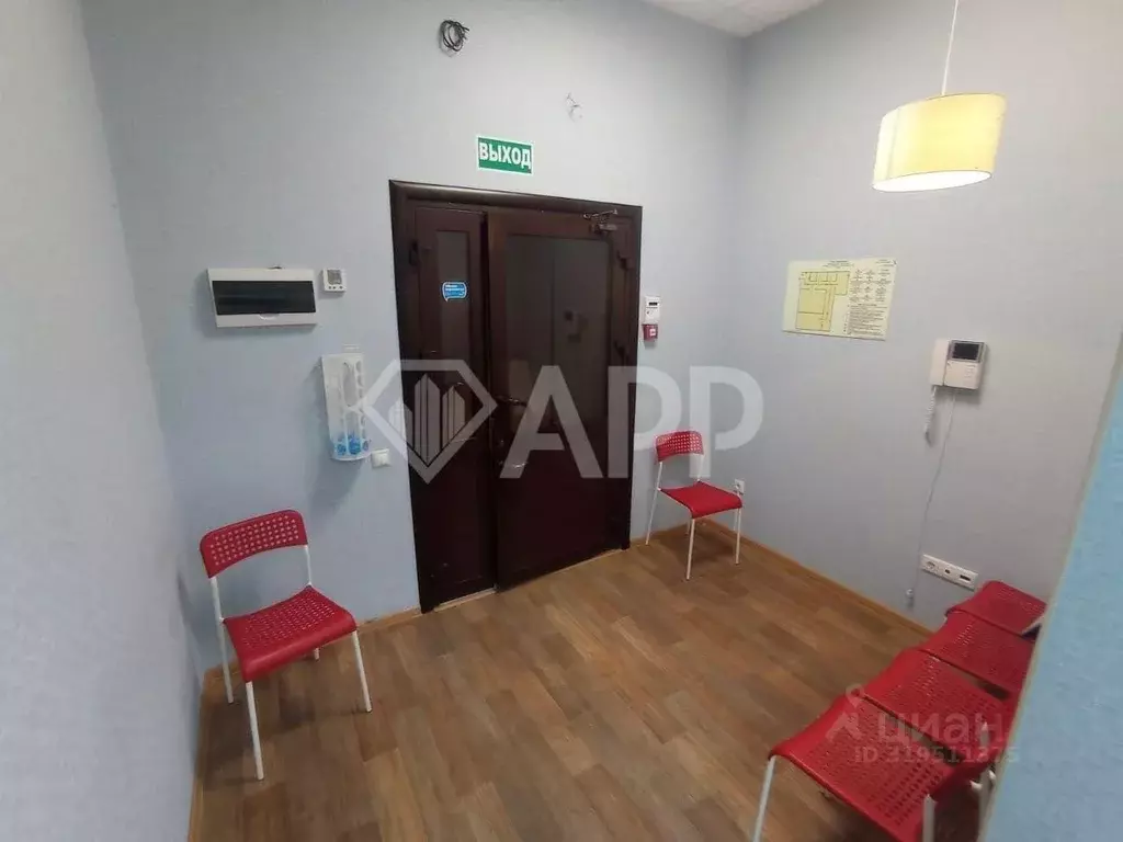 Офис в Татарстан, Казань ул. Рауиса Гареева, 98 (102 м) - Фото 1