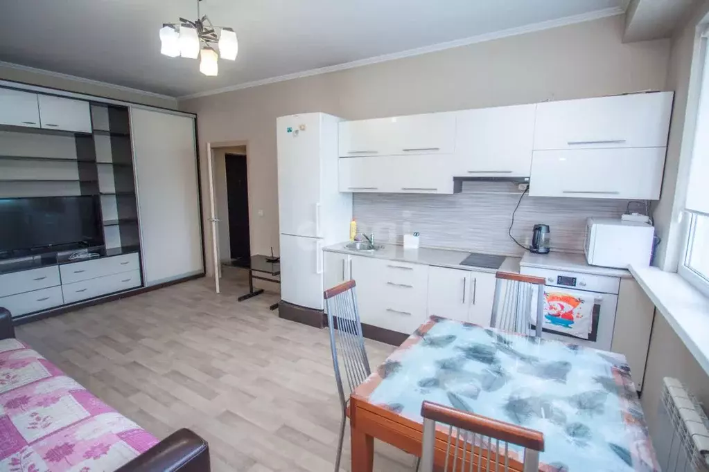 1-к кв. Сахалинская область, Южно-Сахалинск ул. Есенина, 4К4 (39.5 м) - Фото 0