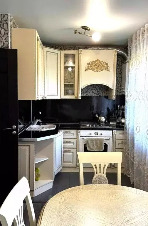 3-к кв. Волгоградская область, Волгоград ул. Быстрова, 82 (62.2 м) - Фото 0