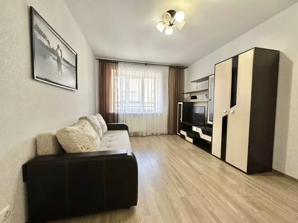 2-к кв. Татарстан, Казань ул. Рауиса Гареева, 100 (60.0 м) - Фото 1
