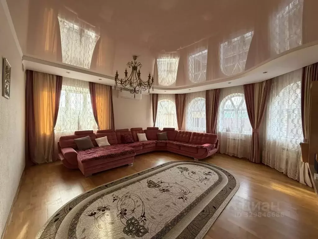 Дом в Калмыкия, Элиста ул. Номто Очирова, 46 (200 м) - Фото 1