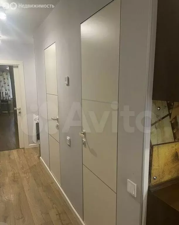 4-комнатная квартира: Нижний Тагил, Бирюзовая улица, 2 (79.6 м) - Фото 1