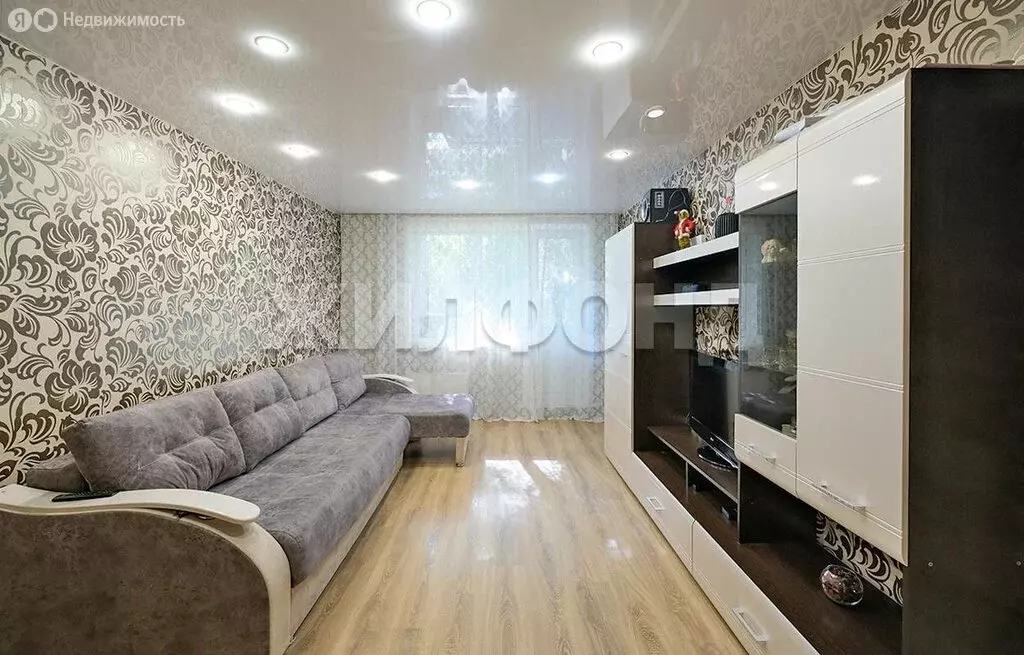 3-комнатная квартира: Новосибирск, улица Петухова, 134 (57.9 м) - Фото 1