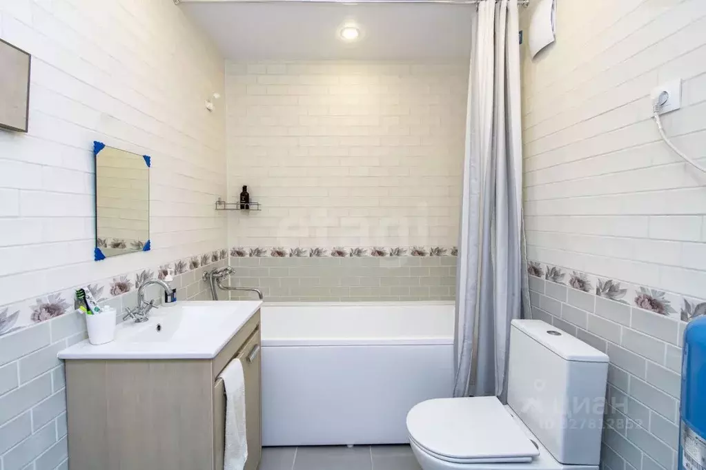 Дом в Тюменская область, Тюменский муниципальный округ, с. Чикча, ... - Фото 1