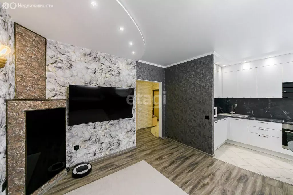 1-комнатная квартира: Тюмень, улица Станислава Карнацевича, 4 (49 м) - Фото 1