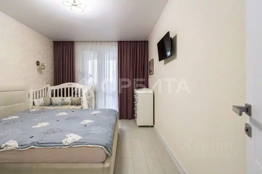 3-к кв. Тюменская область, Тюмень ул. 50 лет Октября, 84 (65.9 м) - Фото 2