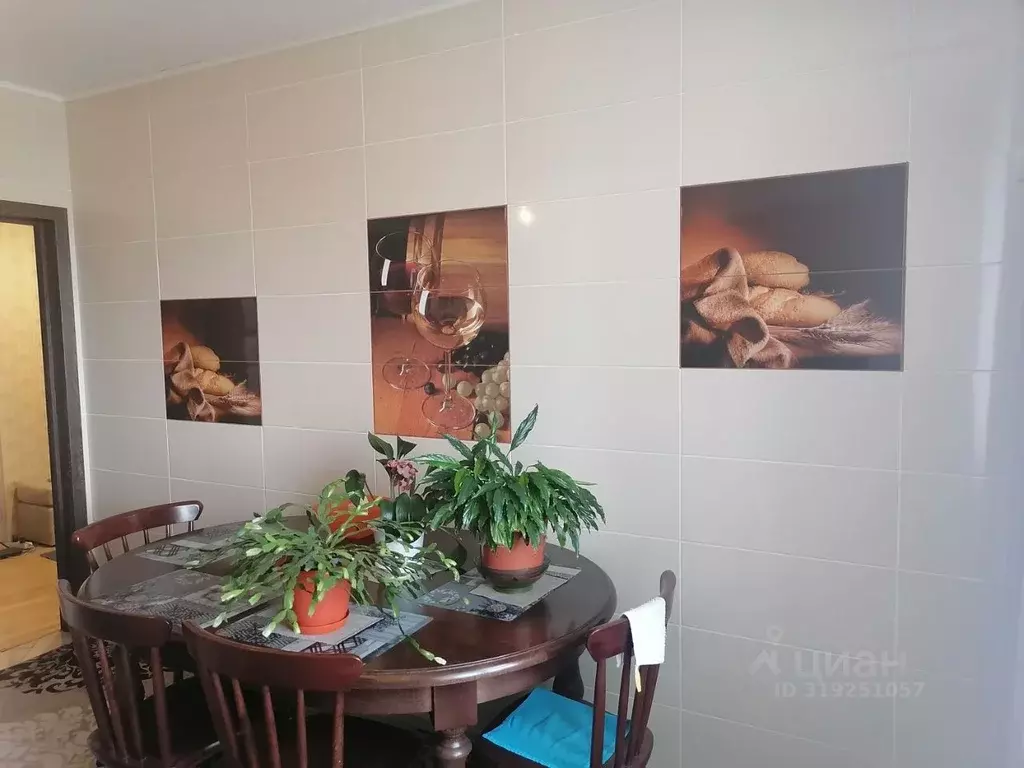 3-к кв. Омская область, Омск просп. Комарова, 22к1 (112.0 м) - Фото 1