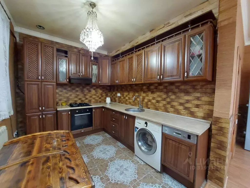 Дом в Омская область, Таврический район, с. Сосновское Октябрьская ... - Фото 0