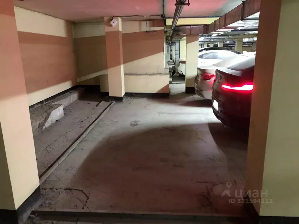 Гараж в Свердловская область, Екатеринбург ул. 8 Марта, 194 (5 м) - Фото 1