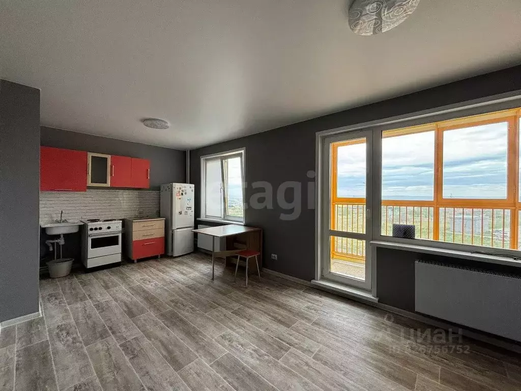 Студия Красноярский край, Красноярск ул. 40 лет Победы, 2И (31.9 м) - Фото 1