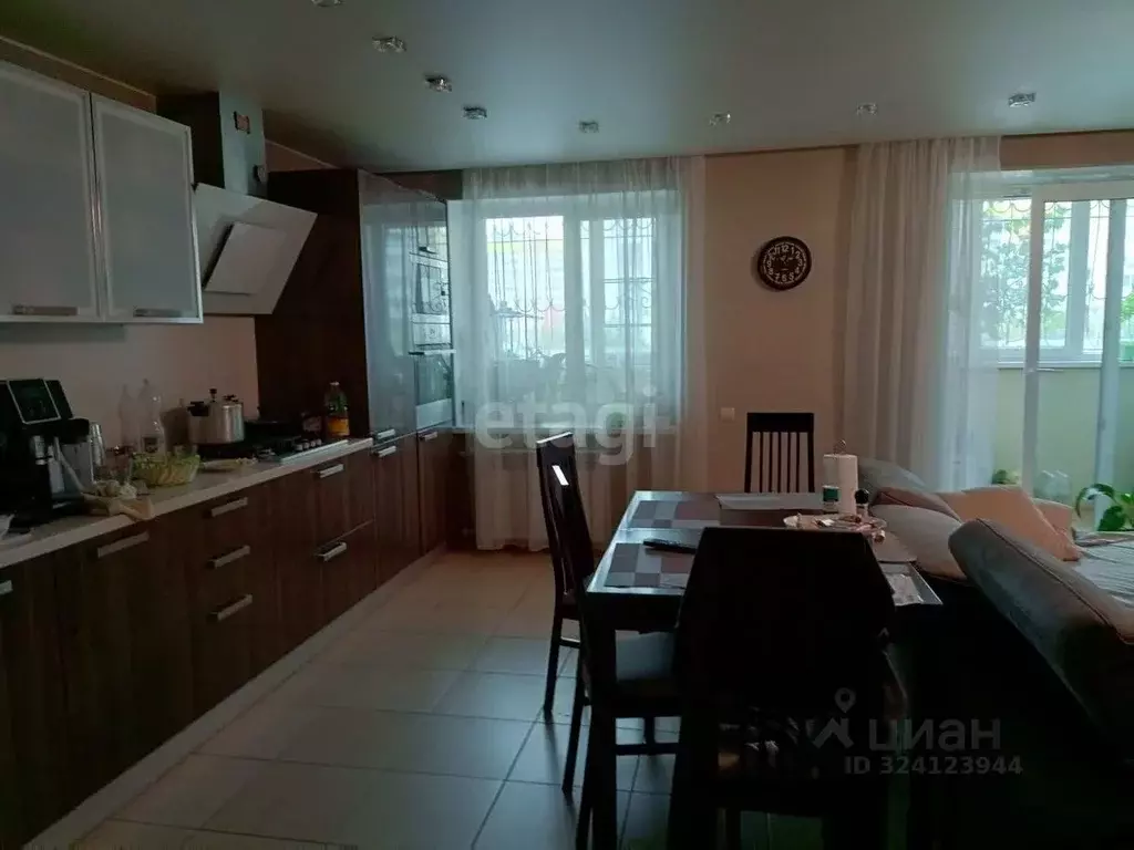 3-к кв. Саратовская область, Энгельс Трудовая ул., 12/2 (82.0 м) - Фото 1