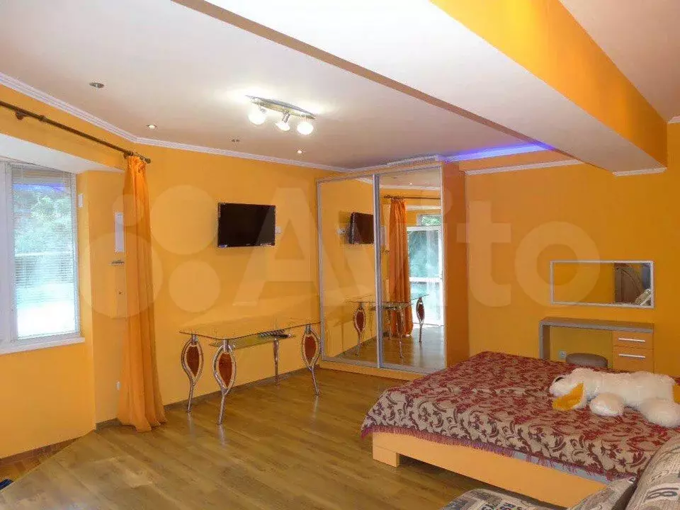 Комната 50 м в 1-к., 1/2 эт. - Фото 1