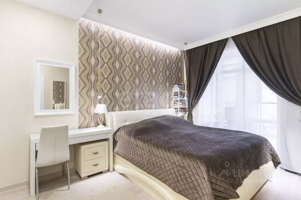 2-к кв. Тюменская область, Тюмень ул. Кузнецова, 15 (82.4 м) - Фото 1