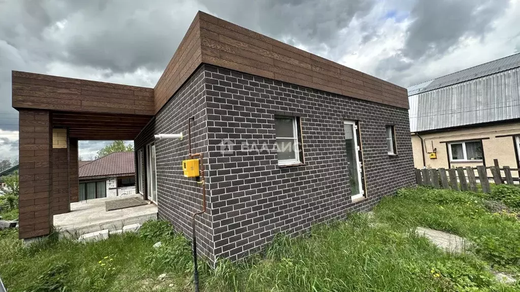 Дом в Нижегородская область, Нижний Новгород ул. Кима (100 м) - Фото 1