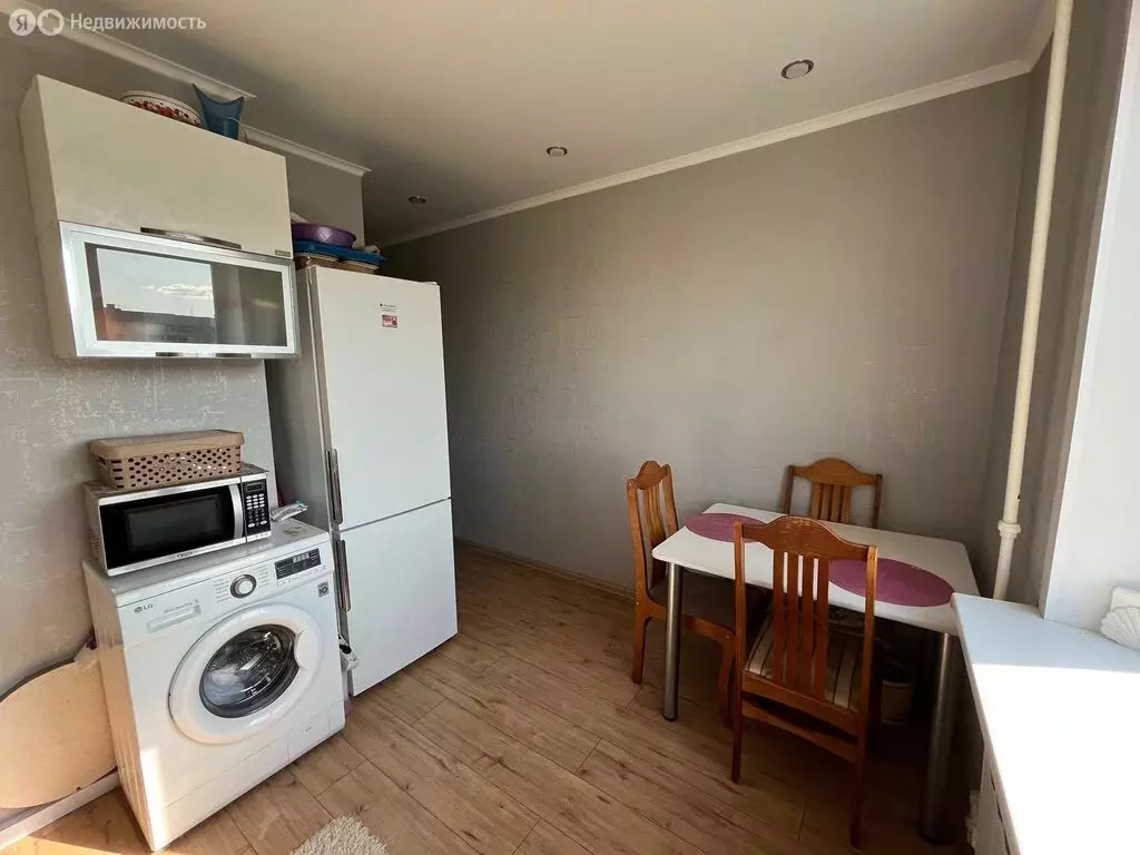 1-комнатная квартира: Балаково, улица Братьев Захаровых, 142 (37 м) - Фото 2