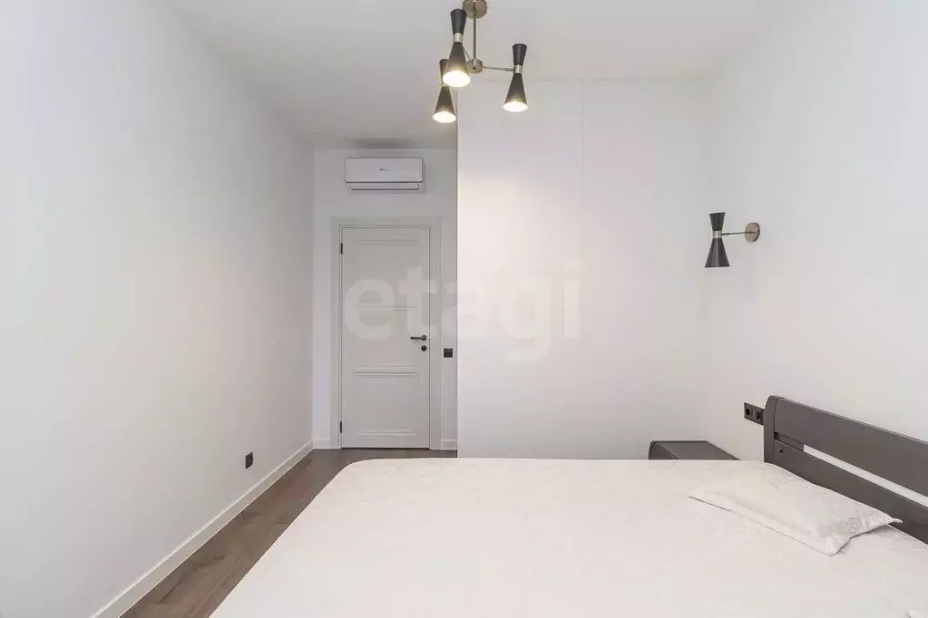 3-к кв. Тюменская область, Тюмень ул. Фармана Салманова, 12 (84.0 м) - Фото 1