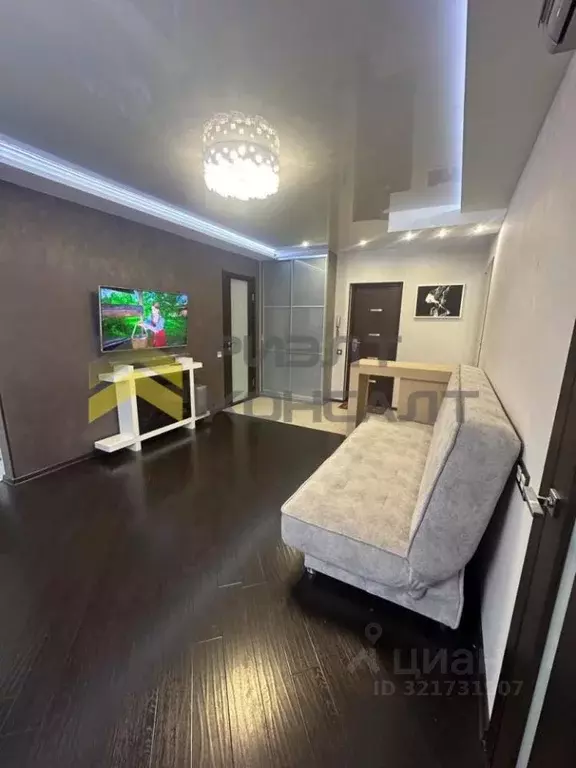 2-к кв. Омская область, Омск просп. Комарова, 5 (53.0 м) - Фото 1