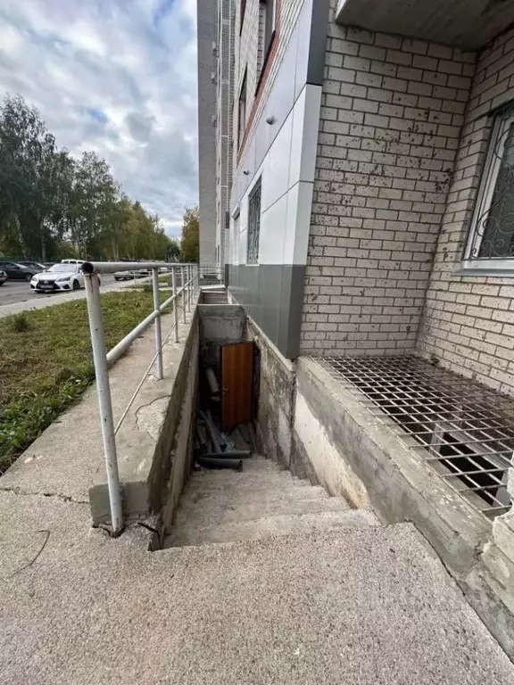 Помещение свободного назначения в Татарстан, Набережные Челны просп. ... - Фото 1