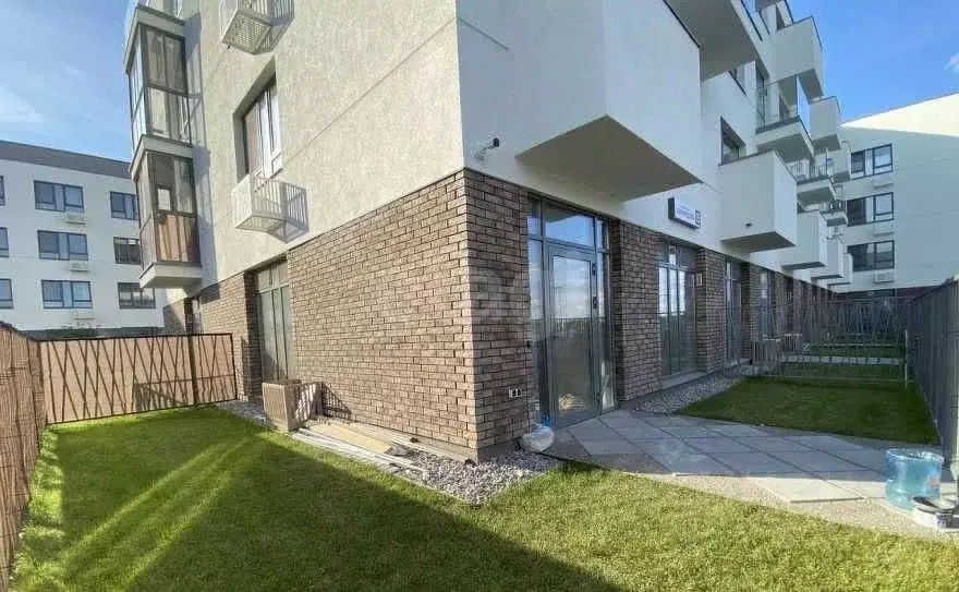 1-к кв. Тюменская область, Тюмень ул. Сергея Свиридова, 15 (43.0 м) - Фото 1