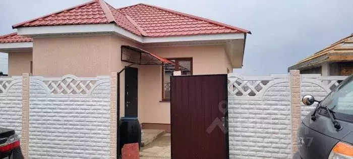 Дом в Крым, Сакский район, с. Уютное ул. Молодежная, 2 (100.0 м) - Фото 0