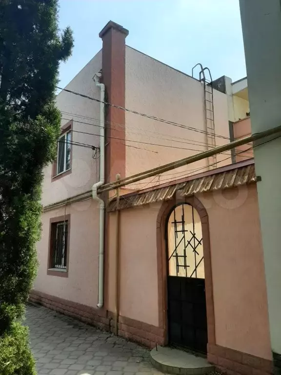Комната 40 м, 1/2 эт. - Фото 0