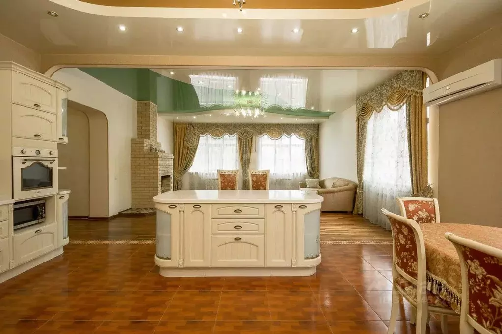 Дом в Тюменская область, Тюмень ул. Рабочей молодежи (372 м) - Фото 1