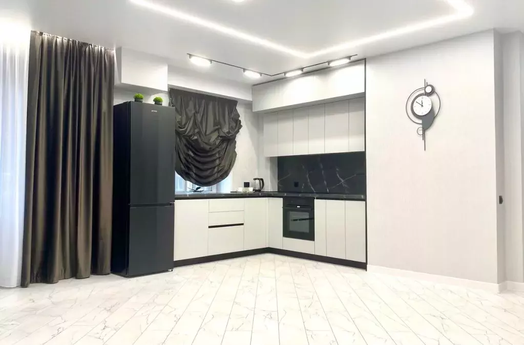 2-к кв. Хакасия, Абакан Трудовая ул., 73Б (62.6 м) - Фото 1