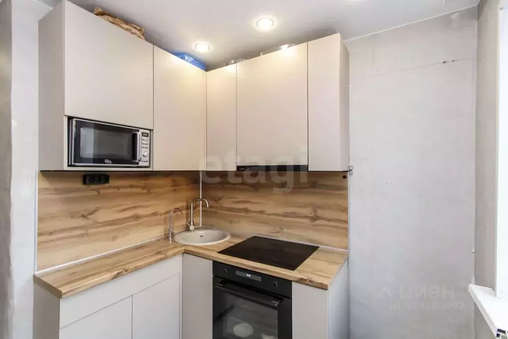 2-к кв. Тюменская область, Тюмень ул. Ветеранов Труда, 9 (45.9 м) - Фото 0