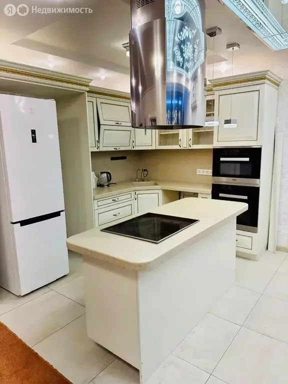 3-комнатная квартира: посёлок городского типа Октябрьский, улица ... - Фото 2