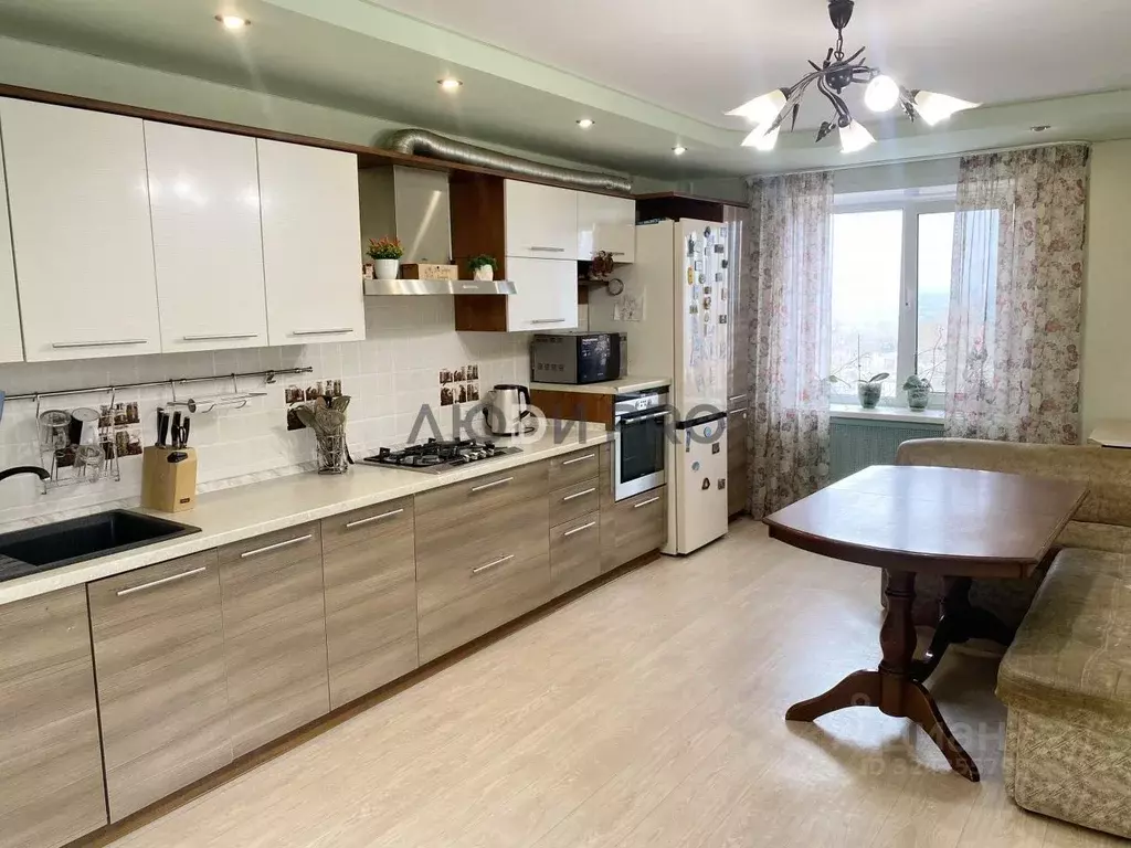 3-к кв. Саратовская область, Саратов ул. Танкистов, 77Ак2 (99.0 м) - Фото 1