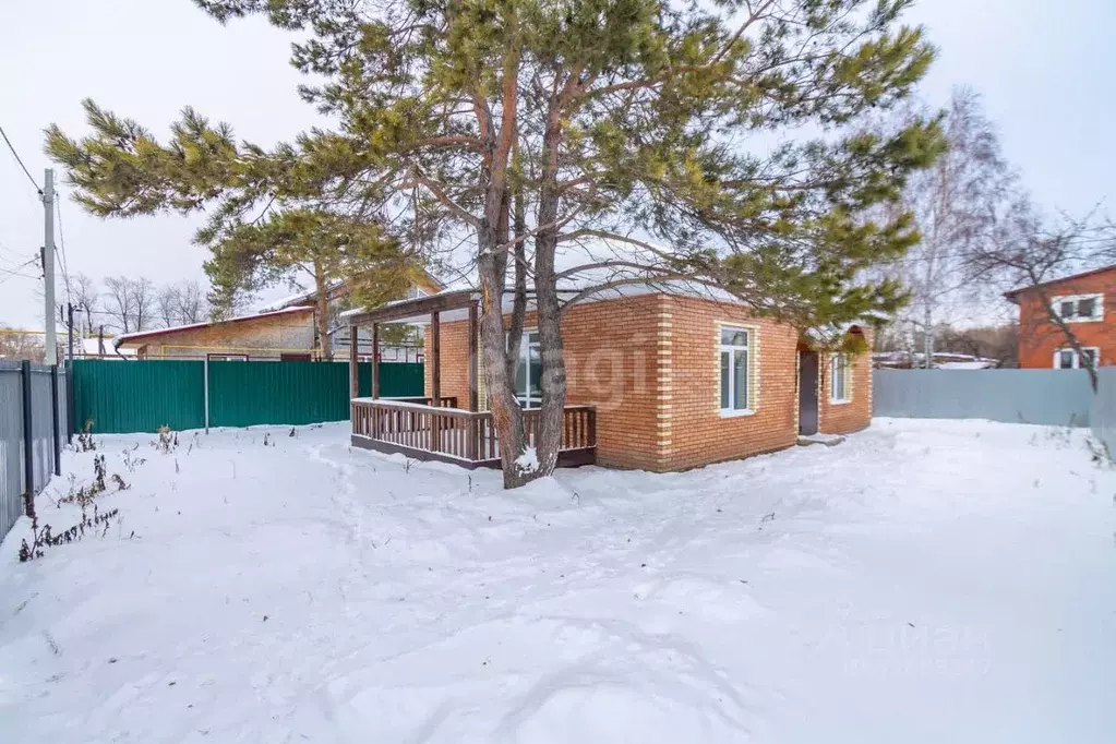 Дом в Омская область, Омск пос. Амурский, ул. 1-я Амурская, 92 (80 м) - Фото 0