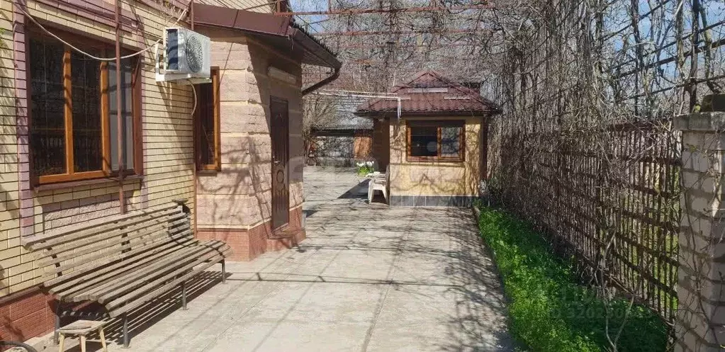 Дом в Калмыкия, с. Приютное ул. Анацкого, 10 (201 м) - Фото 1