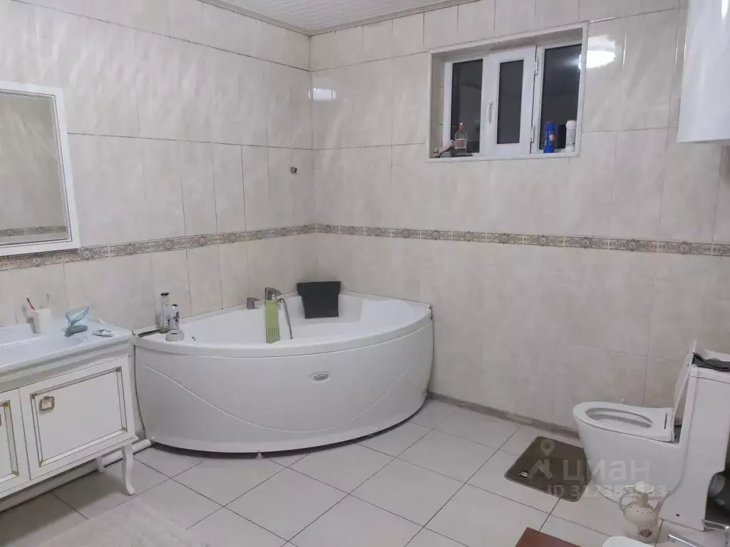 Дом в Чеченская республика, Гудермес ул. Насуханова, 7 (350 м) - Фото 0