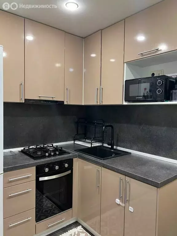 4-комнатная квартира: Мурманск, улица Академика Книповича, 47 (63.8 м) - Фото 1