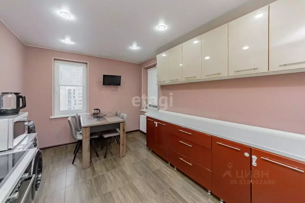 2-к кв. Тюменская область, Тюмень ул. Монтажников, 61 (56.0 м) - Фото 0