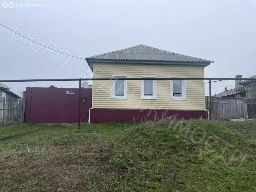 Дом в Балашовский район, рабочий посёлок Пинеровка, улица Ленина, 213 ... - Фото 1