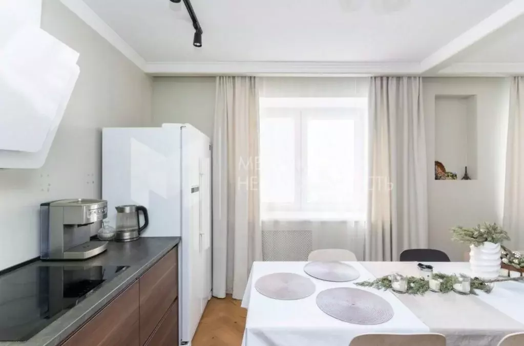 2-к кв. Тюменская область, Тюмень ул. Монтажников, 49 (80.0 м) - Фото 1