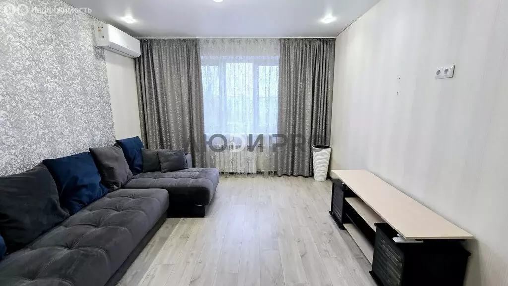 3-комнатная квартира: Саратов, улица имени С.Ф. Тархова, 31 (64.1 м) - Фото 1