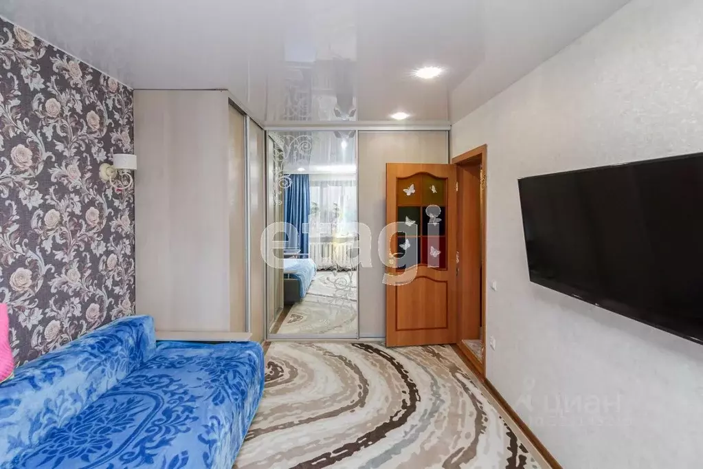 2-к кв. Тюменская область, Тюмень ул. 50 лет Октября, 63а (37.7 м) - Фото 1