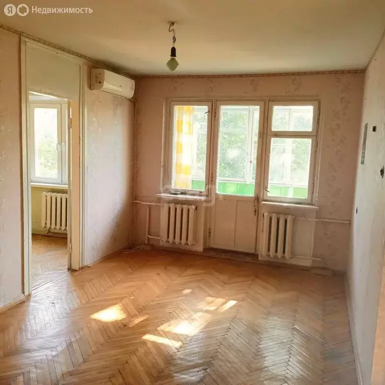 2-комнатная квартира: Невинномысск, площадь 50 лет Октября, 4 (45 м) - Фото 0