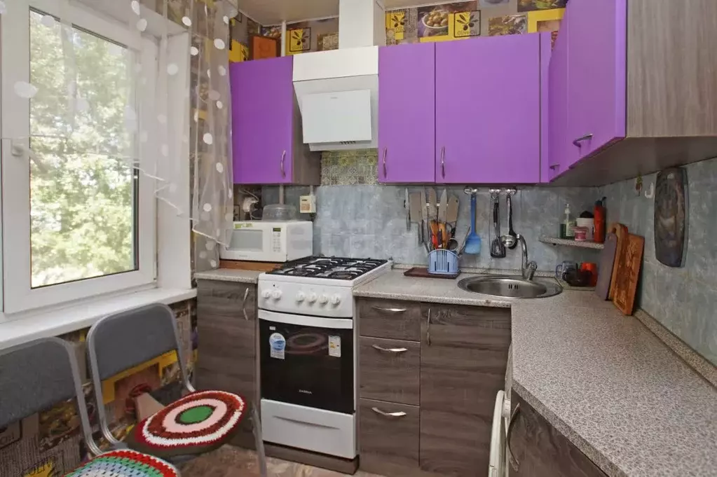 2-к кв. Омская область, Омск ул. 3-я Молодежная, 52 (48.3 м) - Фото 0